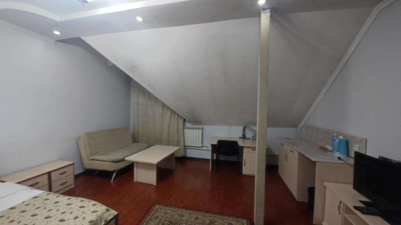 Bishkek Villa Hotel Bagian luar foto