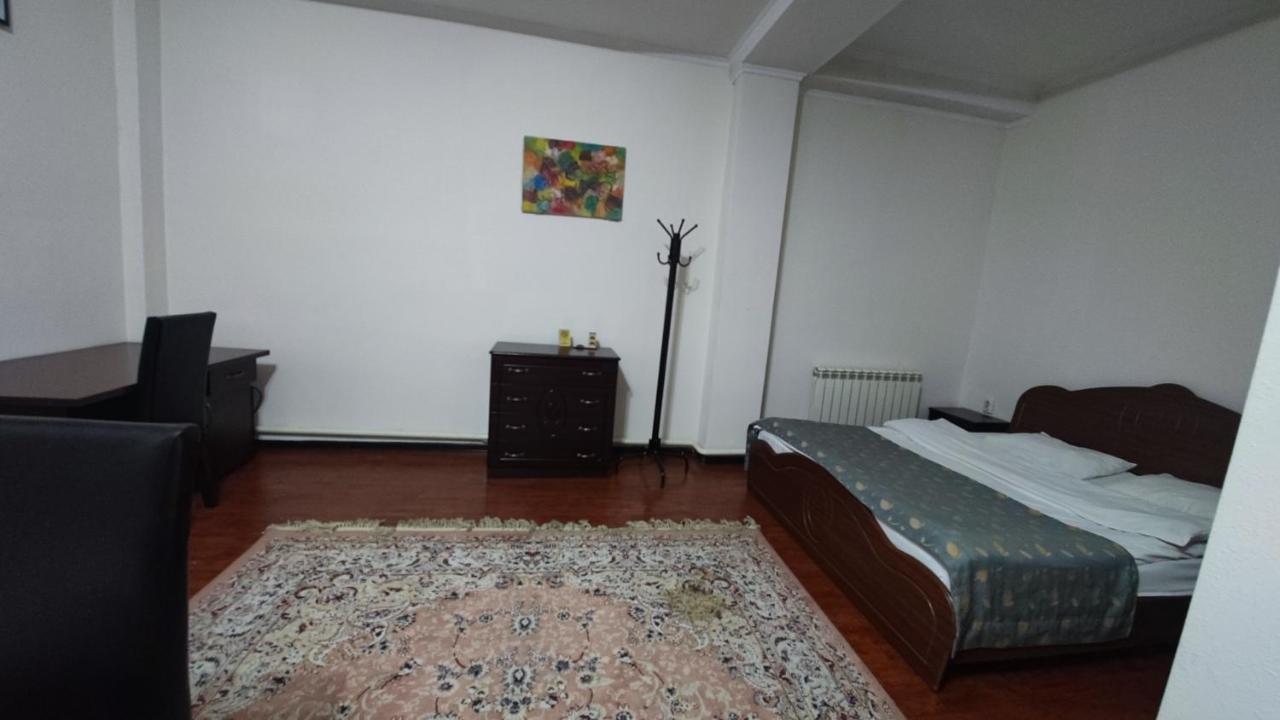 Bishkek Villa Hotel Bagian luar foto