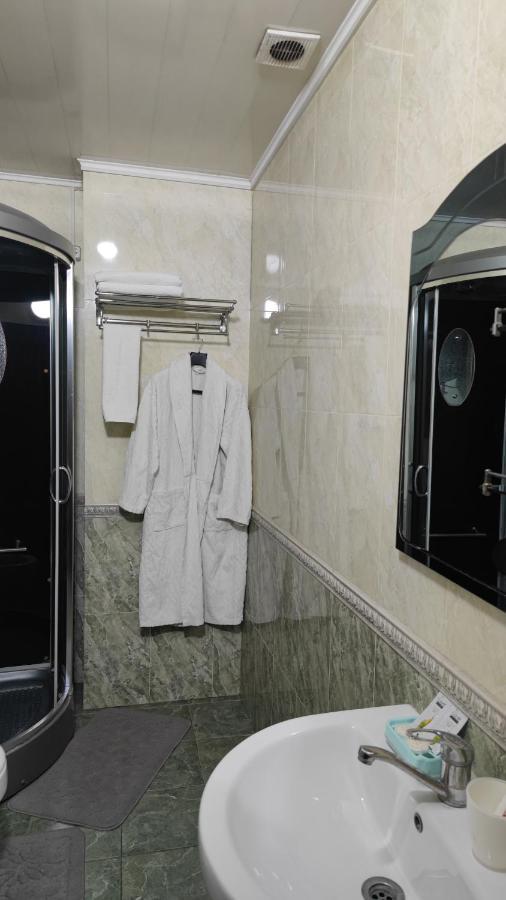 Bishkek Villa Hotel Bagian luar foto