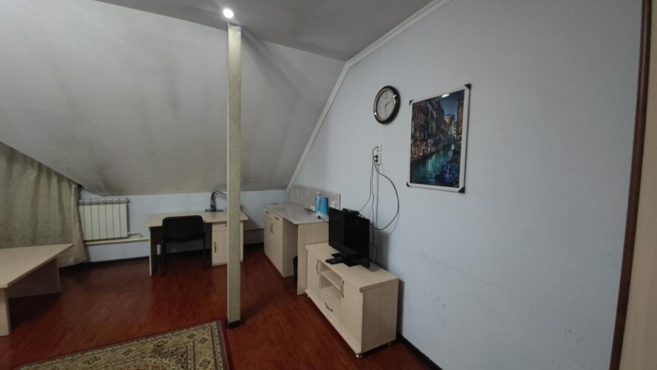 Bishkek Villa Hotel Bagian luar foto