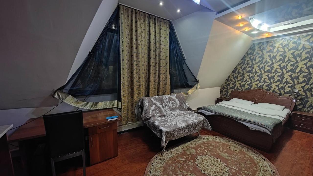 Bishkek Villa Hotel Bagian luar foto