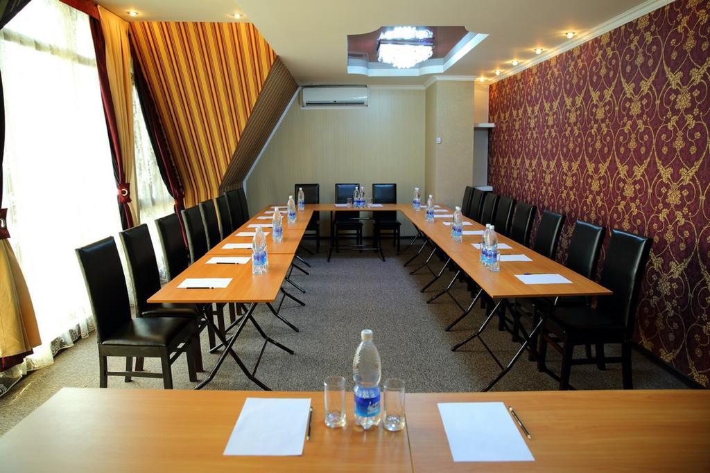 Bishkek Villa Hotel Bagian luar foto