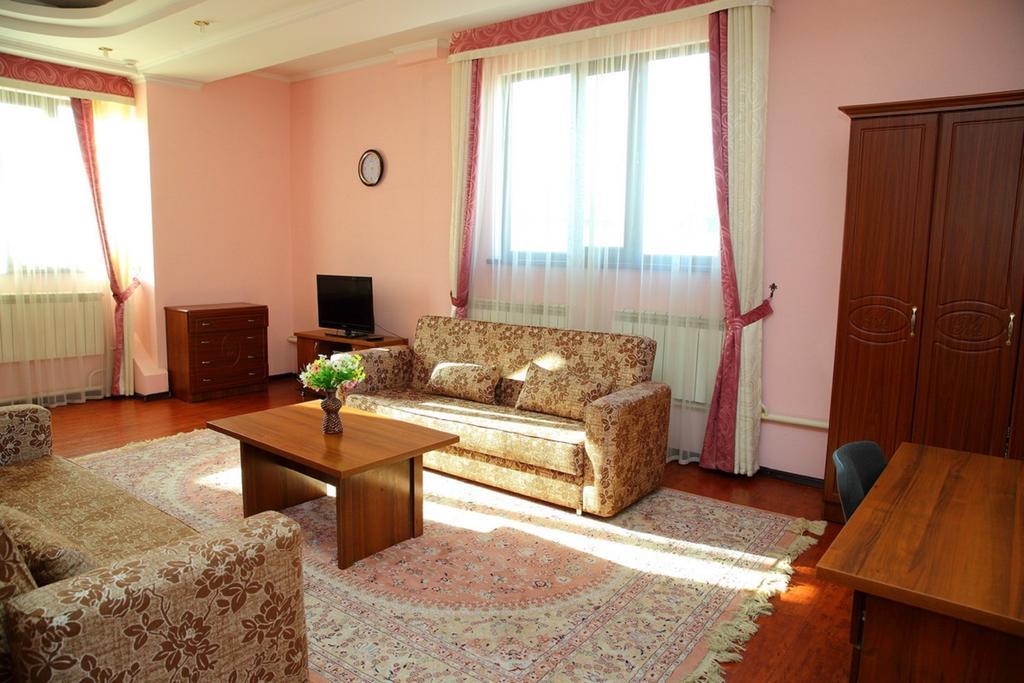 Bishkek Villa Hotel Bagian luar foto