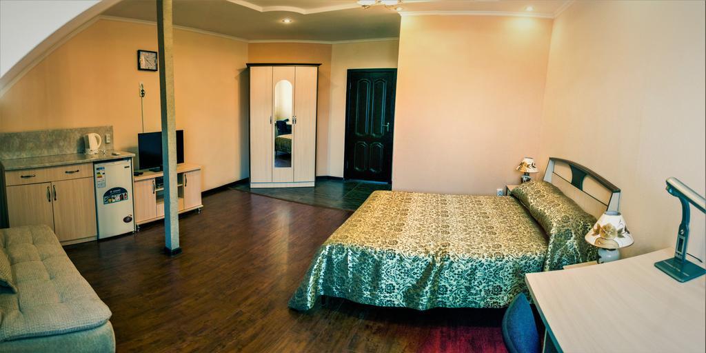 Bishkek Villa Hotel Bagian luar foto